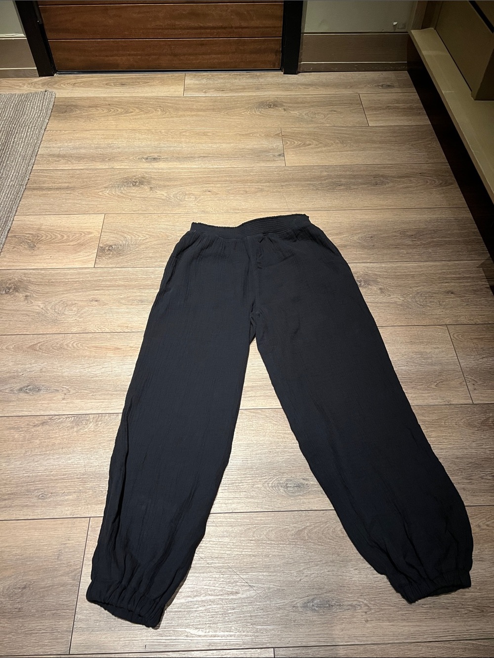 Black Elastic-Waist balloon Pants